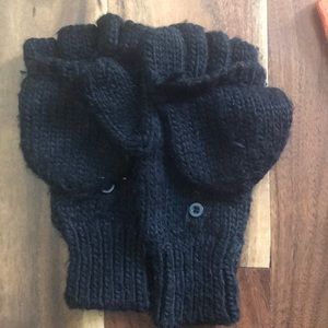 Pack of four gloves! Sizes M-L